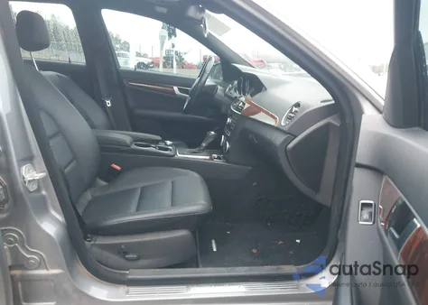 2013 Mercedes-Benz C 300 Sport 4Matic z USA, uszkodzony, nr VIN WDDGF8AB1DG052476